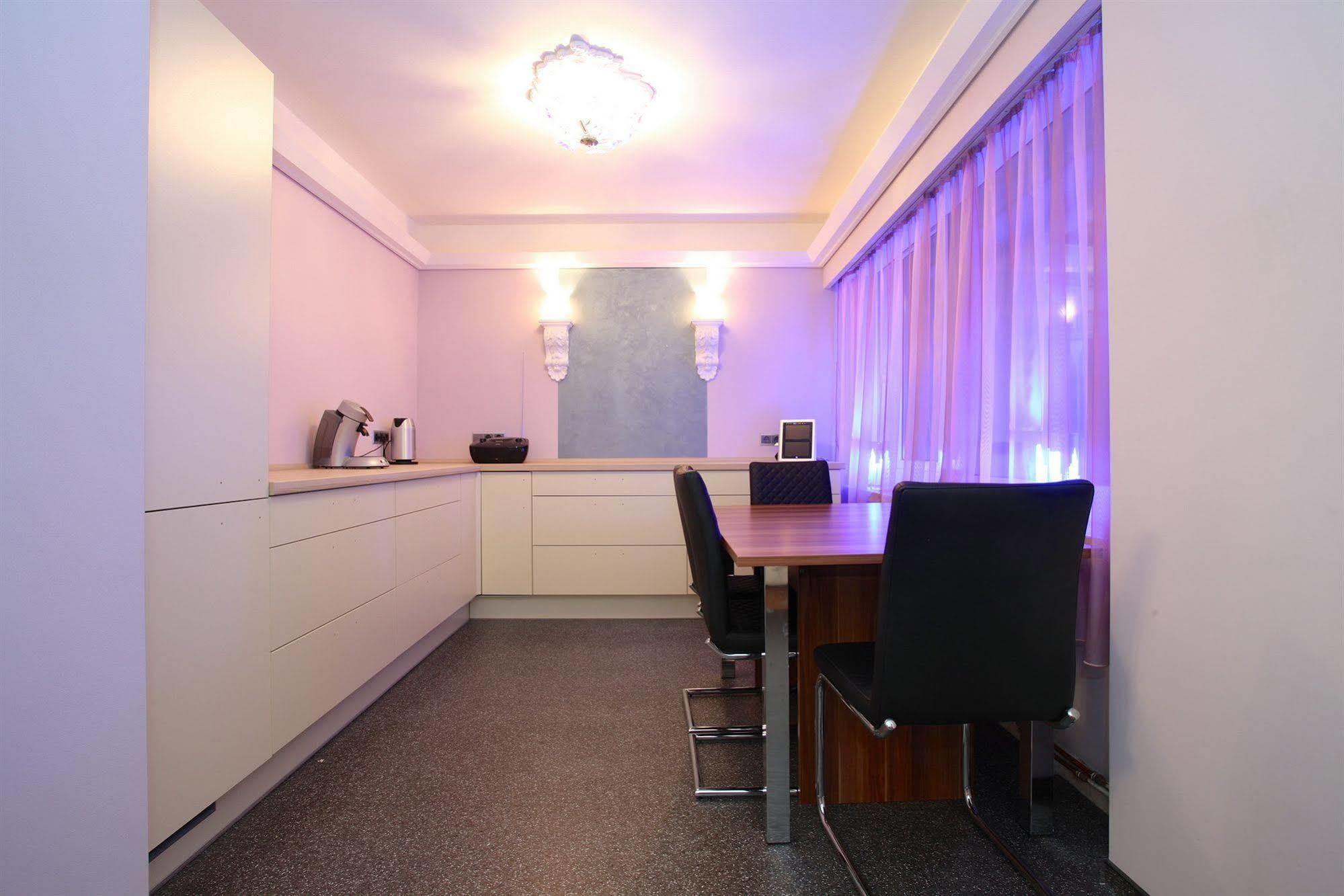 Private Room In City Sarstedt - Room Agency Hannover Exterior photo